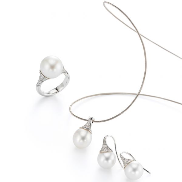 Photodesign von Frank Sobieray zeigt hier Perlen Schmuck der Firma Gellner für den norwegischen Juwelier Mestergull.
