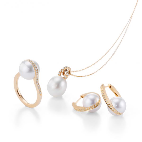 Photodesign von Frank Sobieray zeigt hier Perlen Schmuck der Firma Gellner für den norwegischen Juwelier Mestergull.